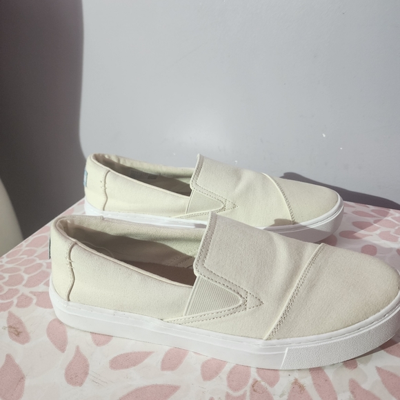 Toms white luca slip on shoes size 10 & 8 - Picture 3 of 5